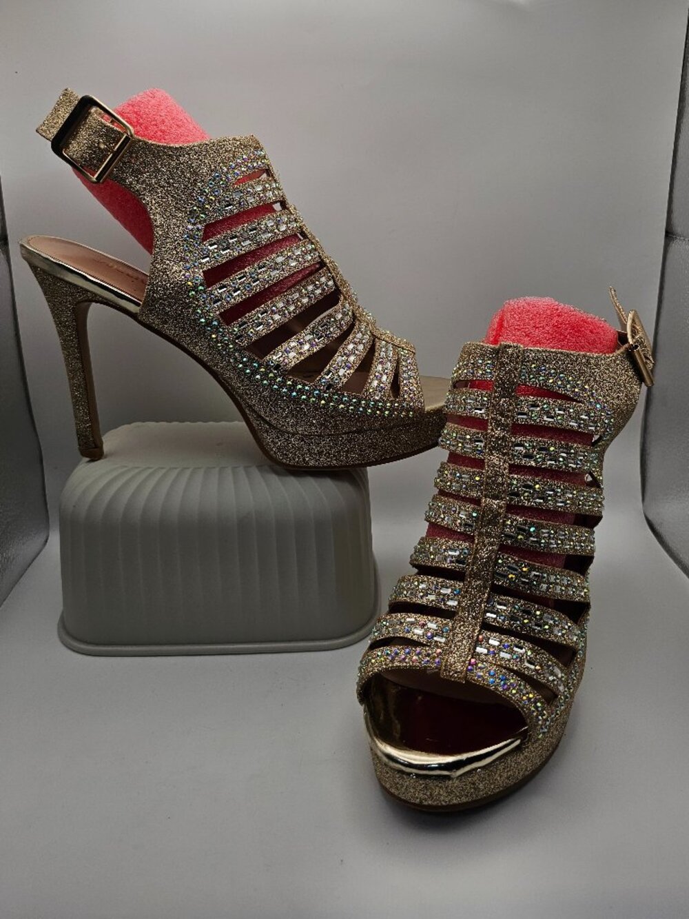 Delicacy “Sylvie‑73” Gold Glitter Cage Platform High Heels – Size 8